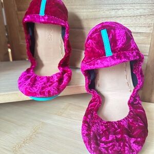 BNIB Tyrian
Gorgeous crushed velvet! No longer available in the boutiek!